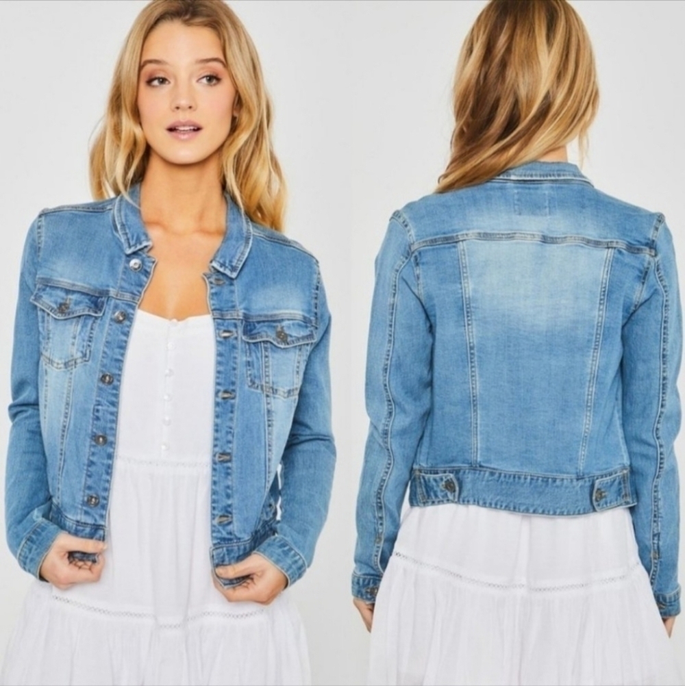 NWT Love Tree Light Wash Blue Denim Jacket Junior's Large Sandblasted Cropped
